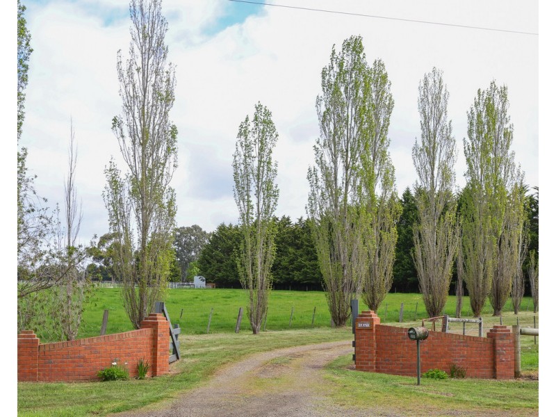 555 Mill Road, Strathkellar VIC 3301