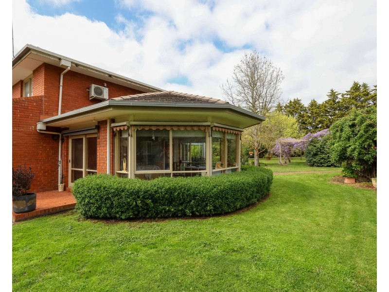 555 Mill Road, Strathkellar VIC 3301