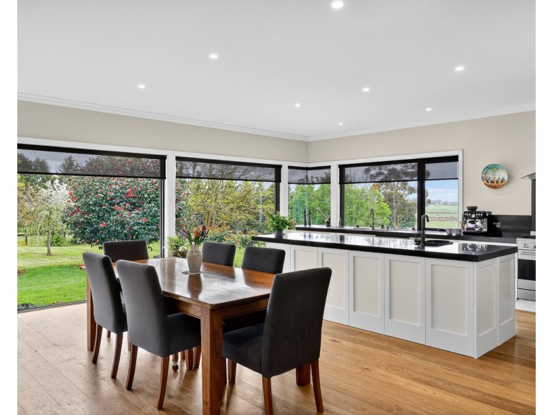 555 Mill Road, Strathkellar VIC 3301