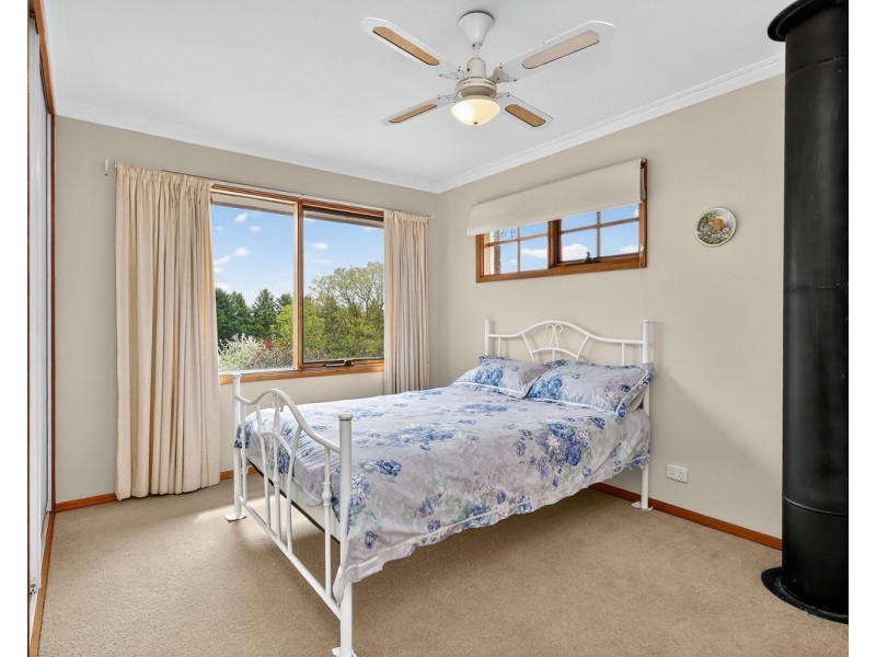 555 Mill Road, Strathkellar VIC 3301