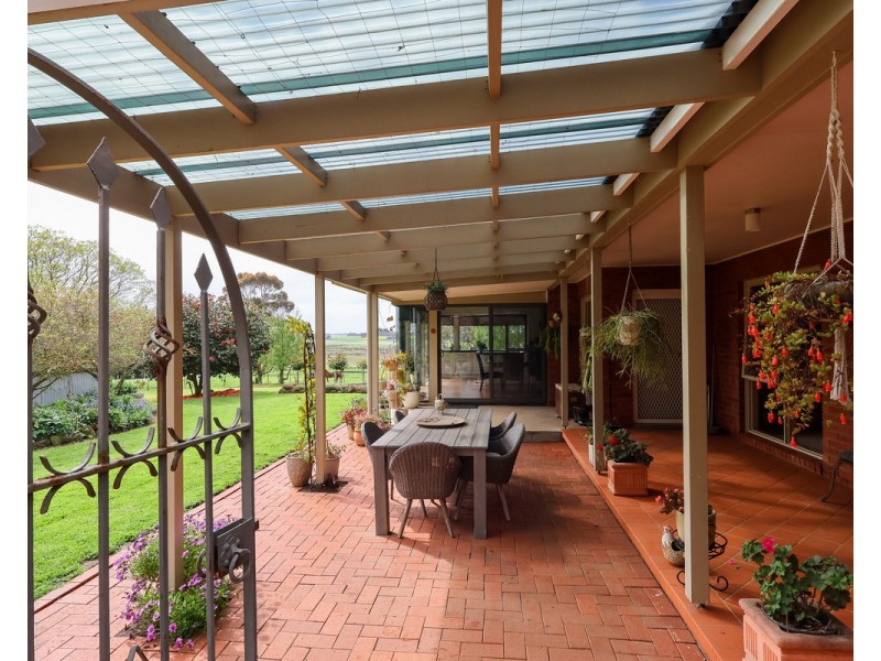 555 Mill Road, Strathkellar VIC 3301