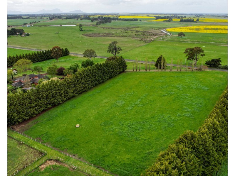 555 Mill Road, Strathkellar VIC 3301