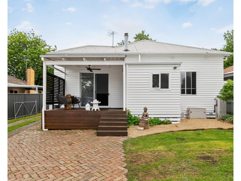 16 Goldsmith Street, Hamilton VIC 3300