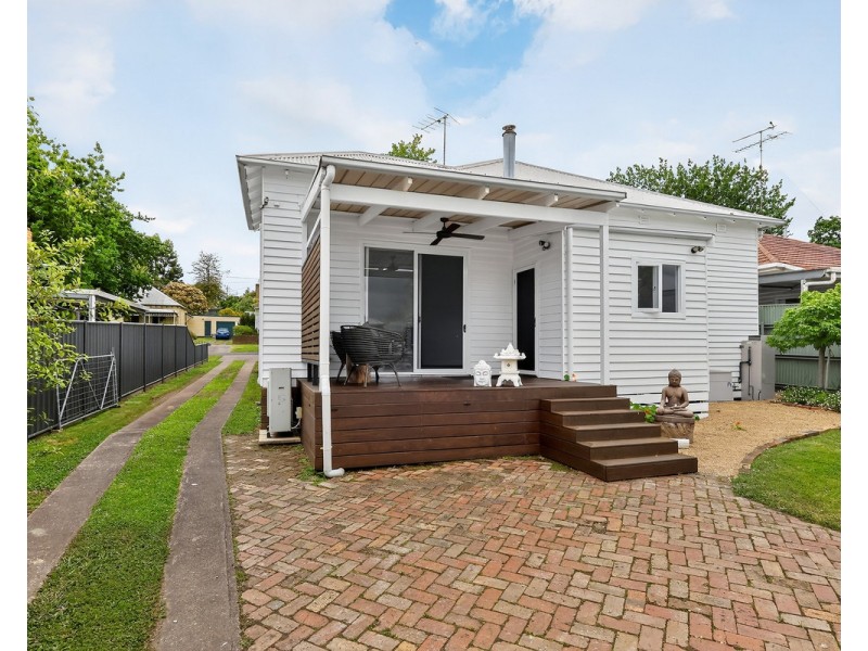16 Goldsmith Street, Hamilton VIC 3300