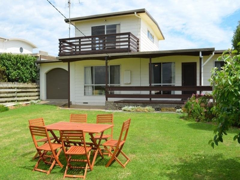 19 Robertson Street, Peterborough VIC 3270