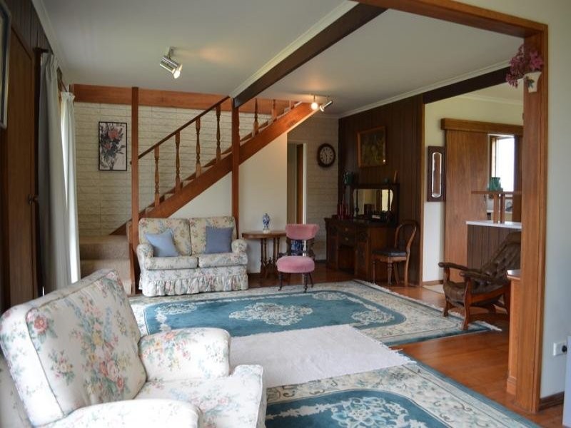 19 Robertson Street, Peterborough VIC 3270