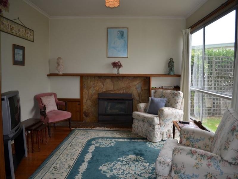 19 Robertson Street, Peterborough VIC 3270