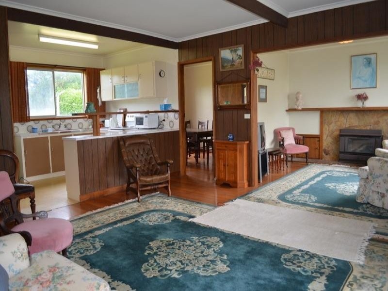 19 Robertson Street, Peterborough VIC 3270