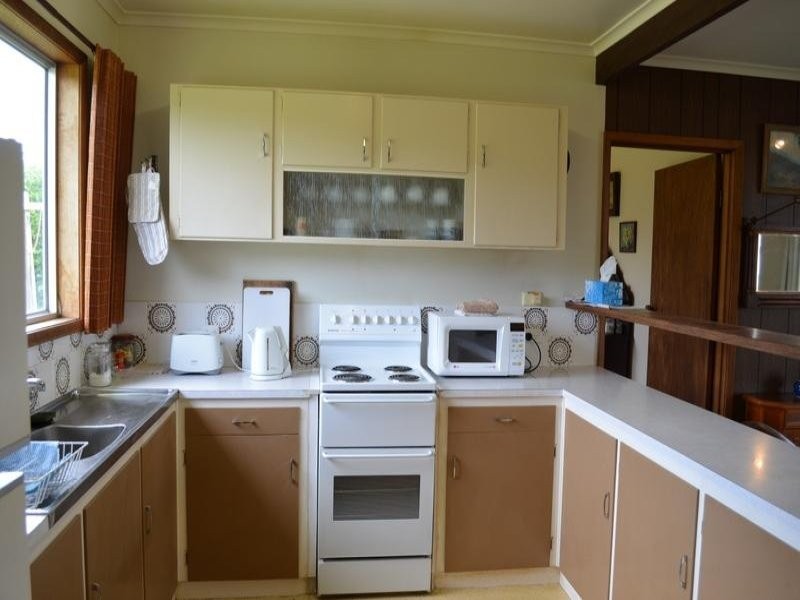 19 Robertson Street, Peterborough VIC 3270
