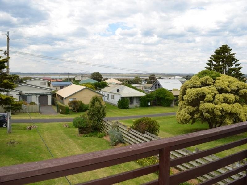 19 Robertson Street, Peterborough VIC 3270