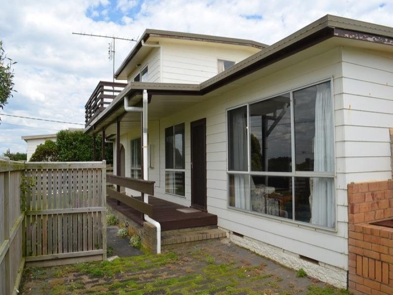19 Robertson Street, Peterborough VIC 3270