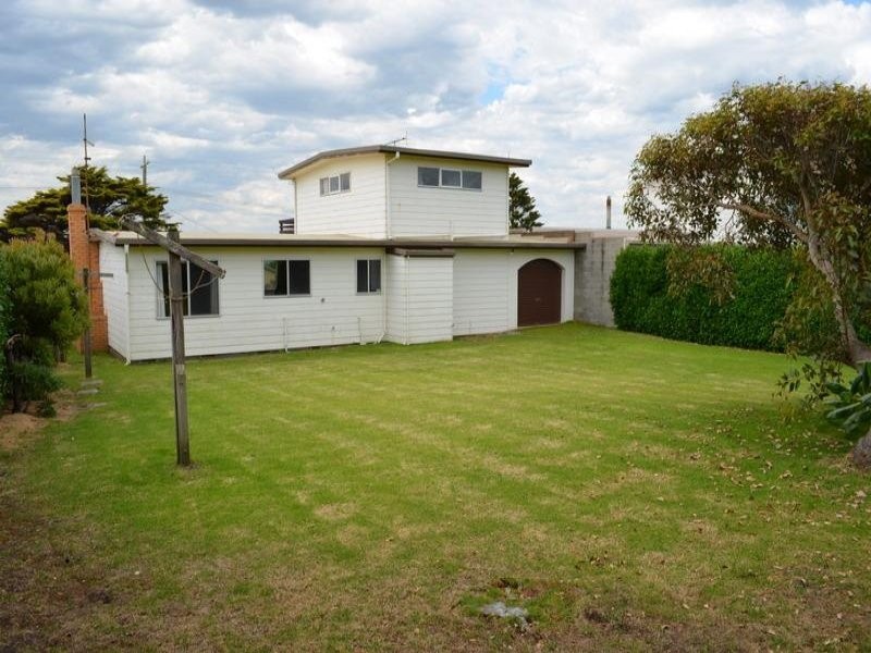 19 Robertson Street, Peterborough VIC 3270