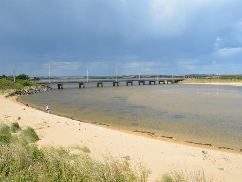 19 Robertson Street, Peterborough VIC 3270