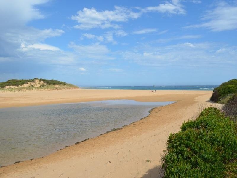 19 Robertson Street, Peterborough VIC 3270