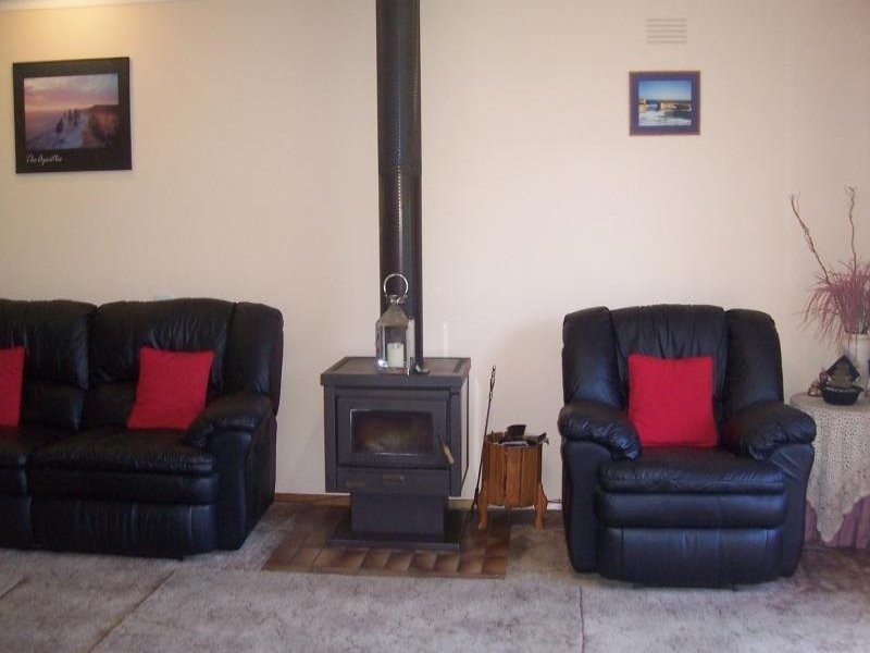 13 Bond Street, Timboon VIC 3268