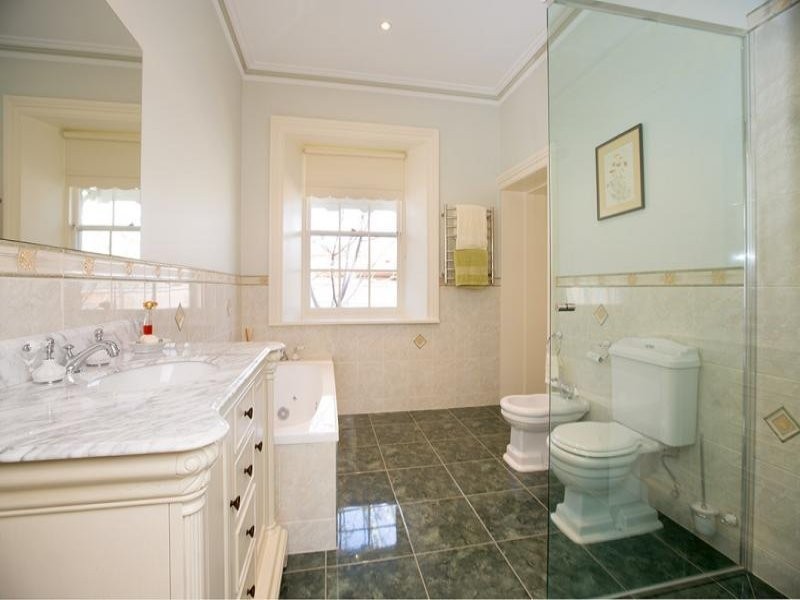 34 Mortlake Road, Warrnambool VIC 3280
