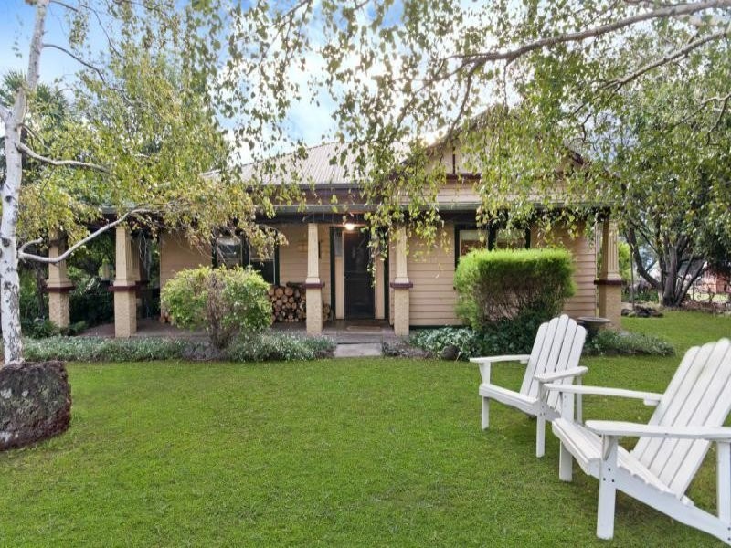 8 Ardonachie School Road, Macarthur VIC 3286