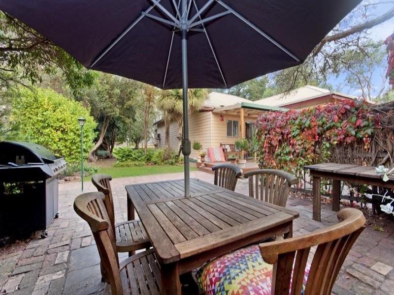 8 Ardonachie School Road, Macarthur VIC 3286