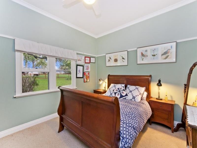 8 Ardonachie School Road, Macarthur VIC 3286