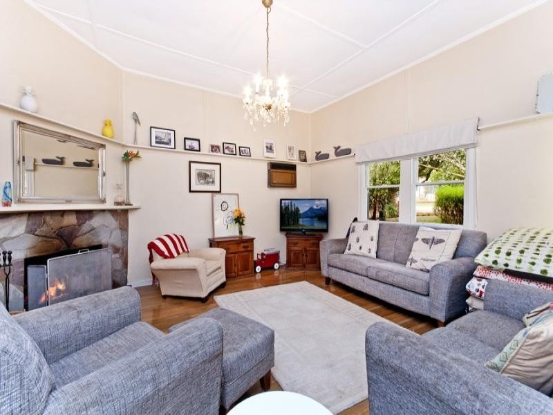 8 Ardonachie School Road, Macarthur VIC 3286