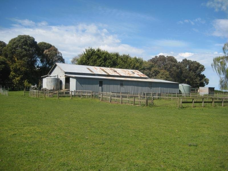 8 Ardonachie School Road, Macarthur VIC 3286