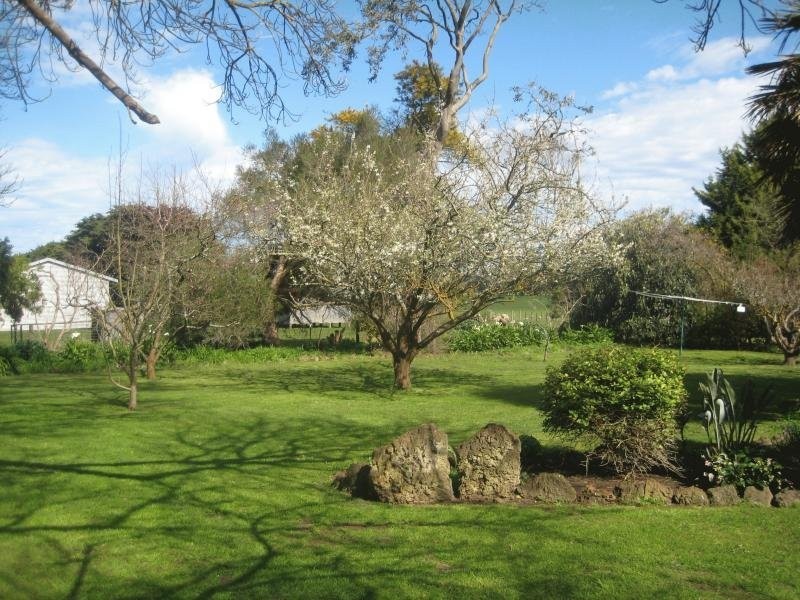 8 Ardonachie School Road, Macarthur VIC 3286