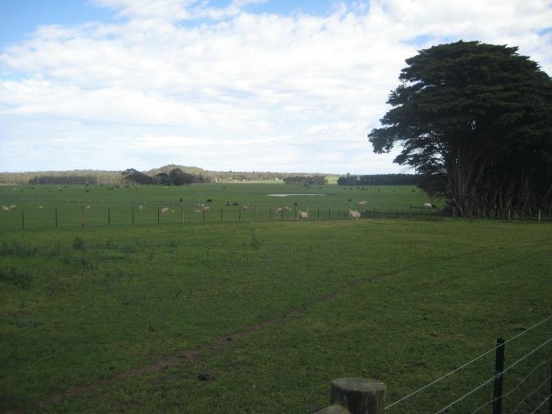 8 Ardonachie School Road, Macarthur VIC 3286