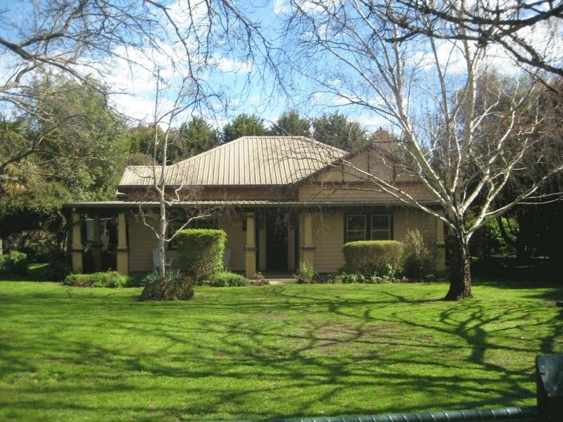 8 Ardonachie School Road, Macarthur VIC 3286