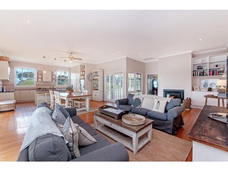 7274 Hamilton Hwy, Tarrington VIC 3301