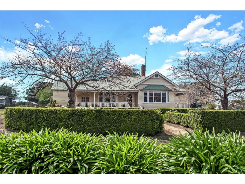 7274 Hamilton Hwy, Tarrington VIC 3301