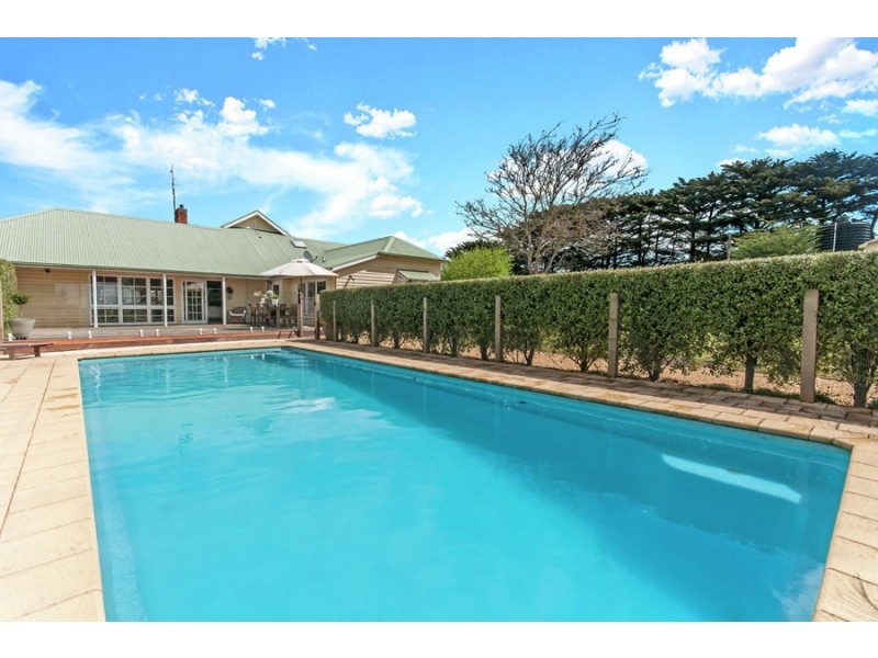 7274 Hamilton Hwy, Tarrington VIC 3301