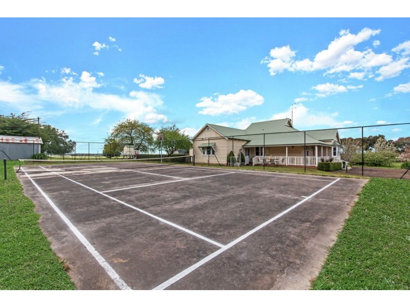 7274 Hamilton Hwy, Tarrington VIC 3301