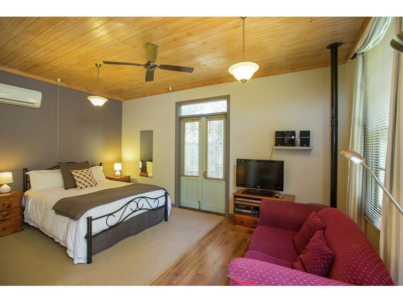 106 Princes Hwy, Port Fairy VIC 3284