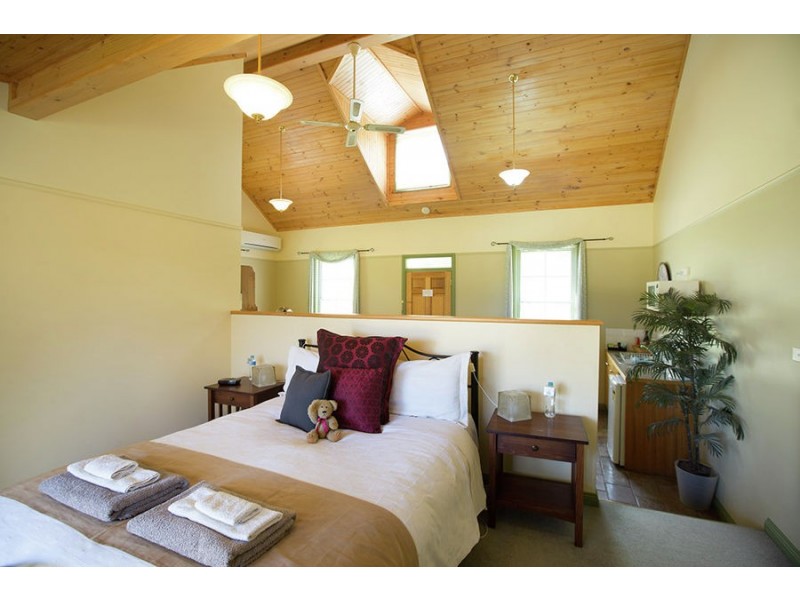 106 Princes Hwy, Port Fairy VIC 3284