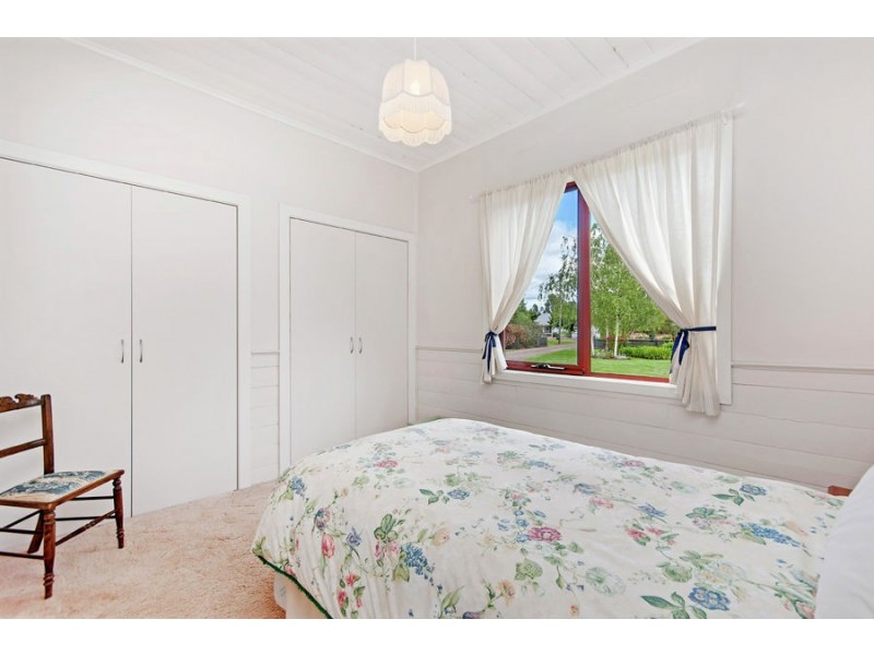 54 Scales Street, Penshurst VIC 3289