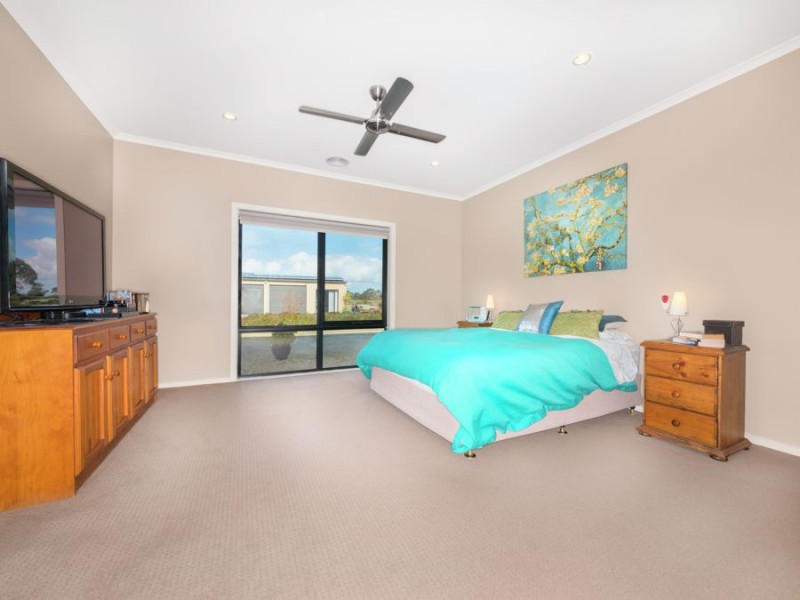 102 Pound Lane, Mortlake VIC 3272