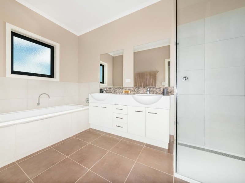 102 Pound Lane, Mortlake VIC 3272