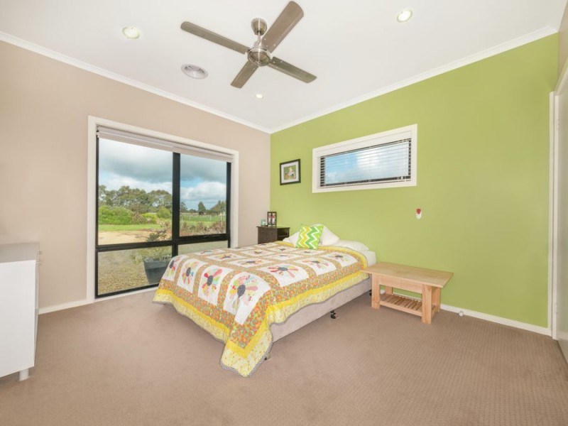 102 Pound Lane, Mortlake VIC 3272