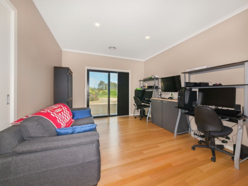 102 Pound Lane, Mortlake VIC 3272