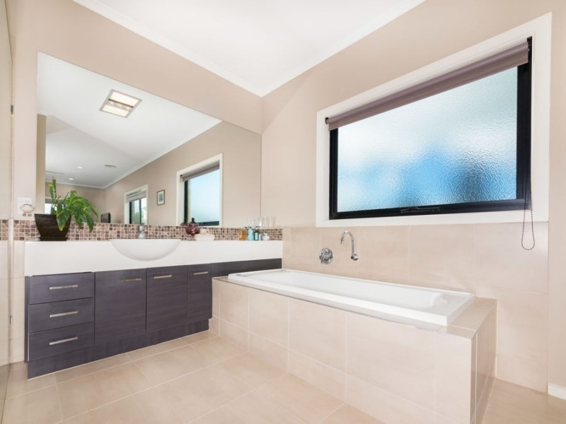 102 Pound Lane, Mortlake VIC 3272