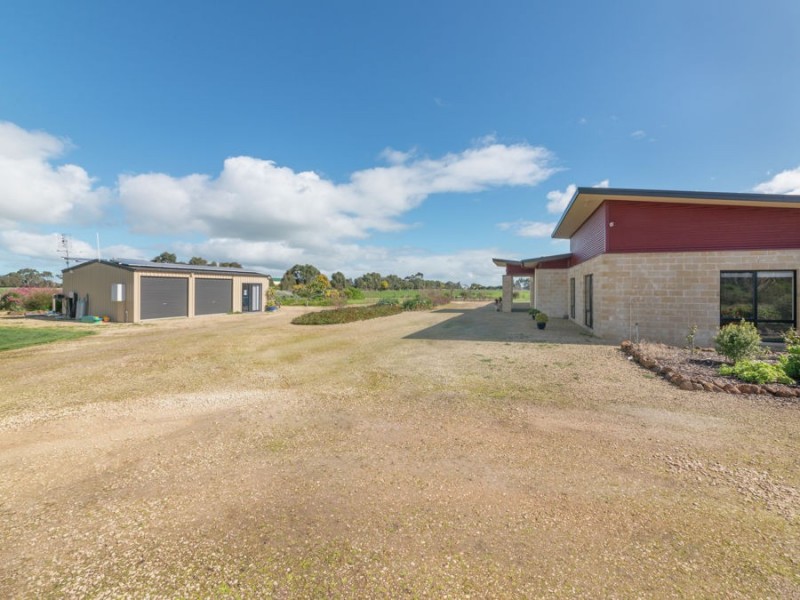 102 Pound Lane, Mortlake VIC 3272