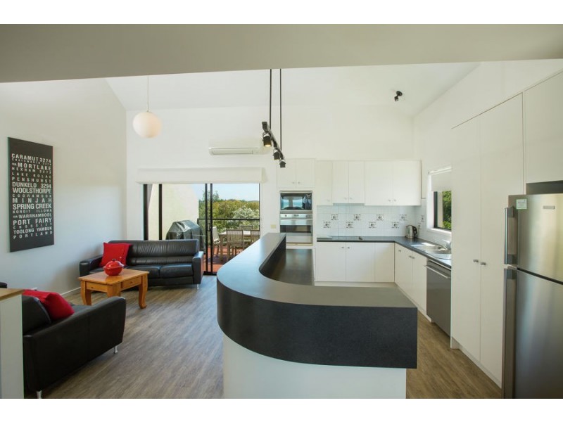 2B Hanley Court – Chequers Townhouse, Port Fairy VIC 3284