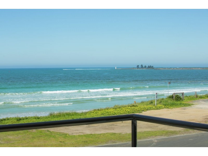 2B Hanley Court – Chequers Townhouse, Port Fairy VIC 3284