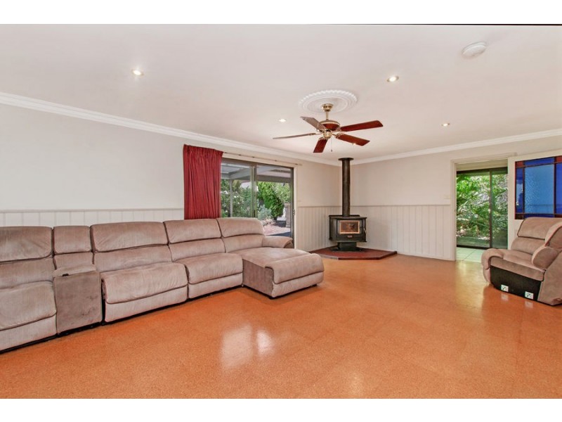 18 Eversley Street, Macarthur VIC 3286