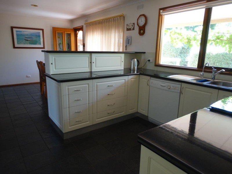 124-128 Cox St, Penshurst VIC 3289
