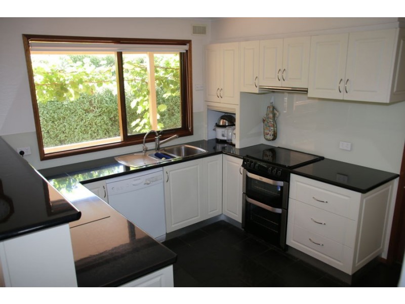 124-128 Cox St, Penshurst VIC 3289