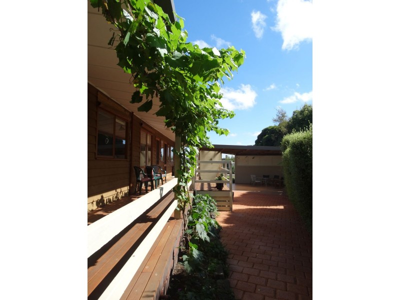 124-128 Cox St, Penshurst VIC 3289