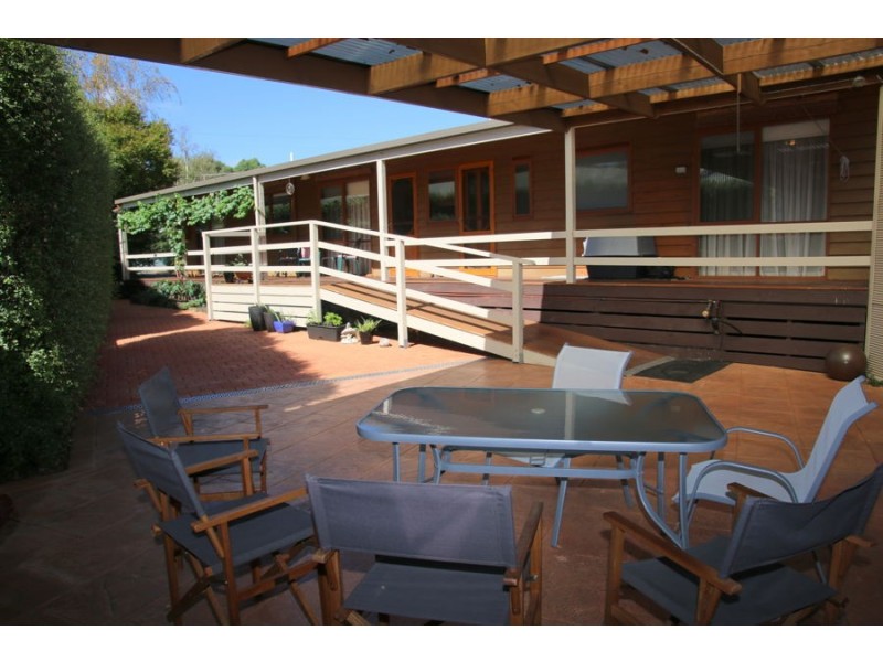 124-128 Cox St, Penshurst VIC 3289