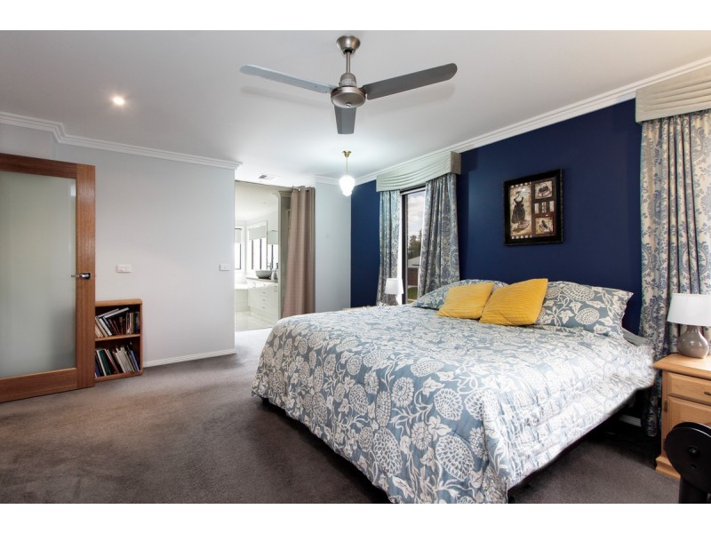 17 Glebe Drive, Sale VIC 3850
