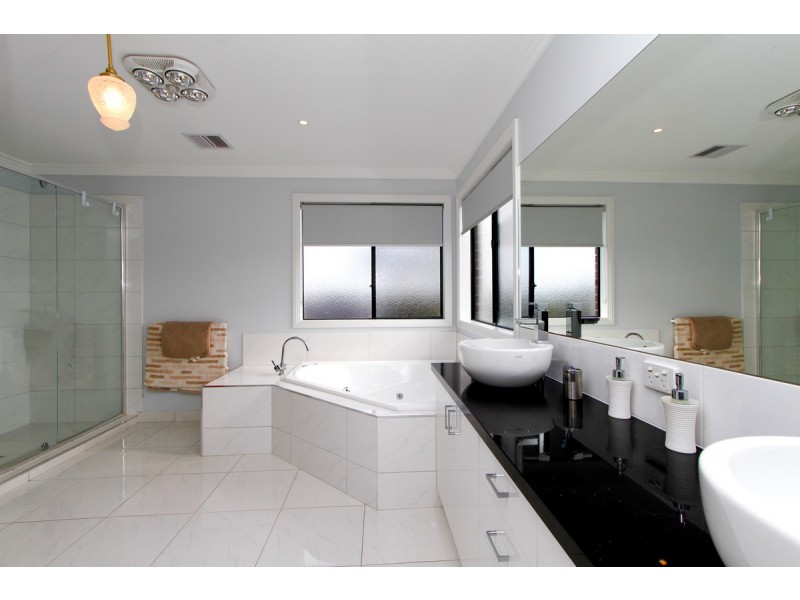 17 Glebe Drive, Sale VIC 3850